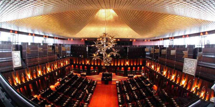 පාර්ලිමේන්තුව අදත් රැස්වෙයි